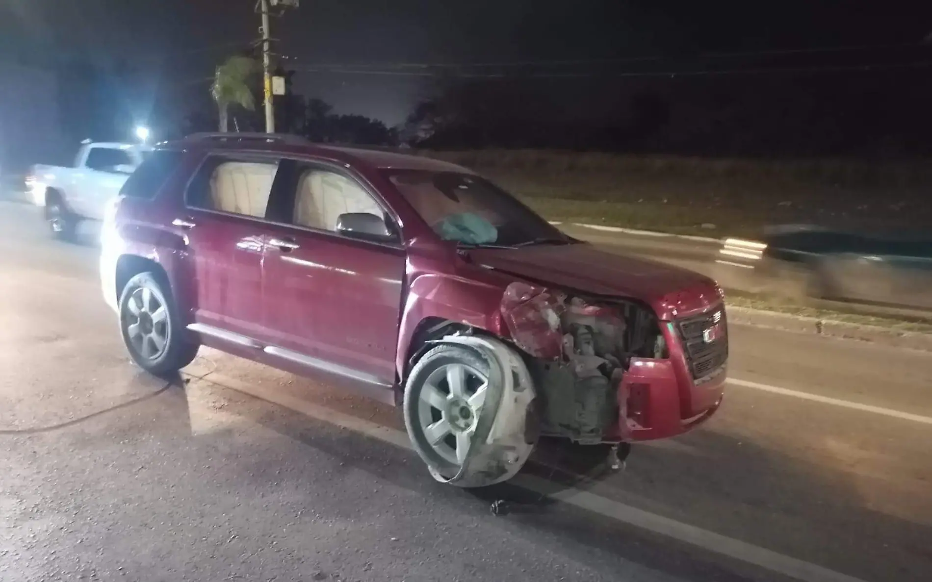 Caos vial en Tampico por choque de camioneta contra poste Mario Cruces (1)